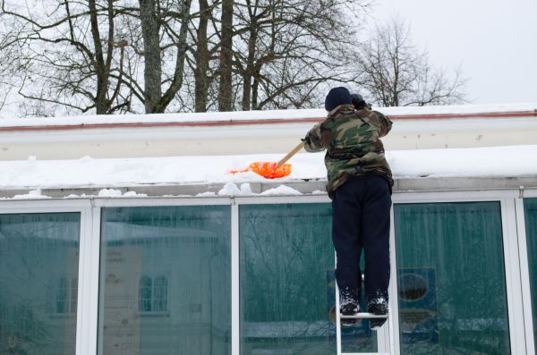 Rooftop Snow Clearing
